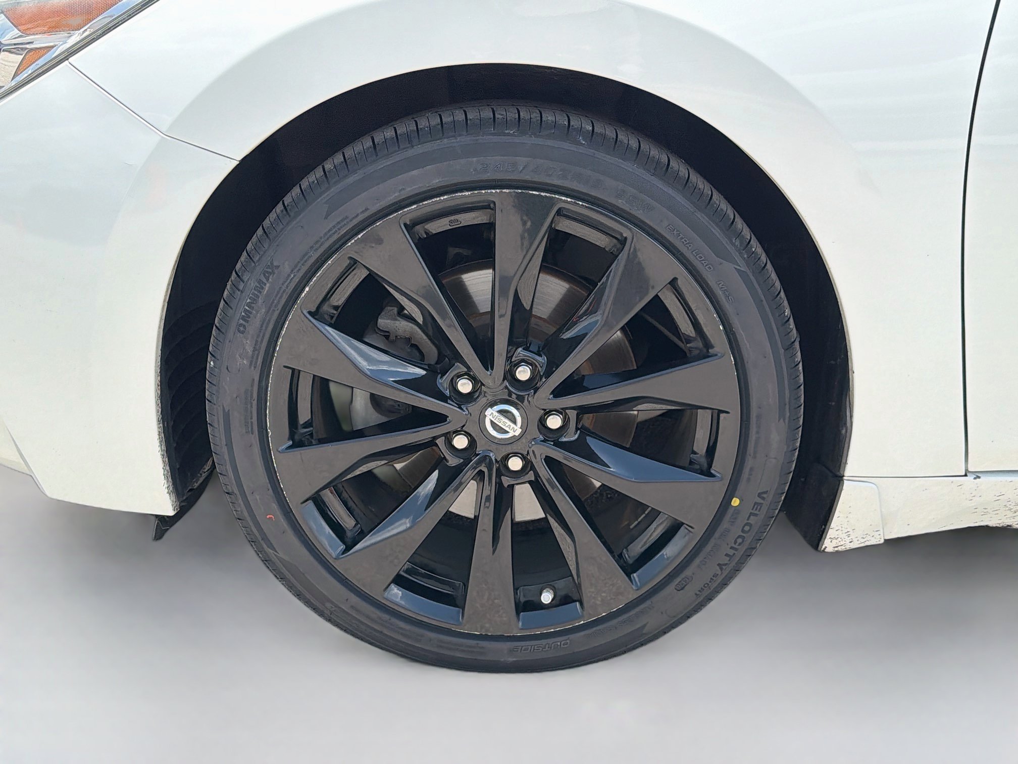 Used 2017 Pearl White Nissan SR image 40