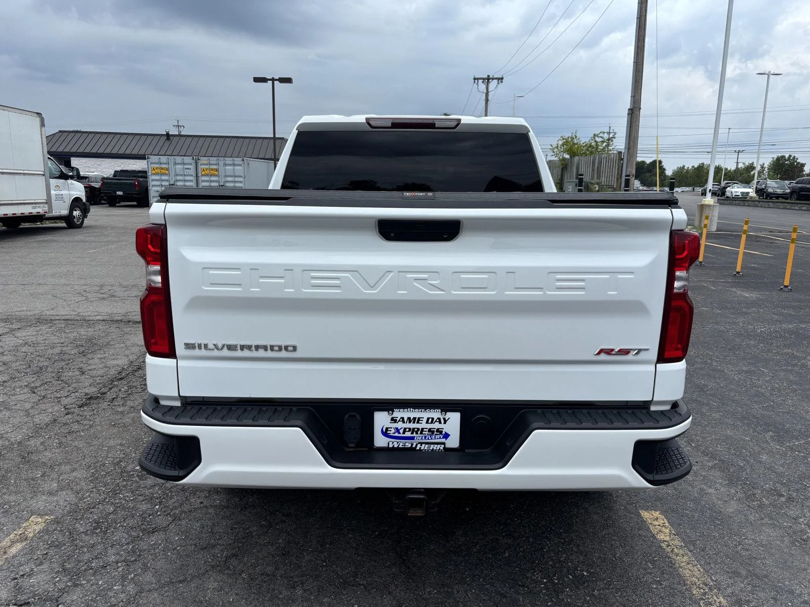 Used 2021 SUMMIT WHITE Chevrolet RST image 6