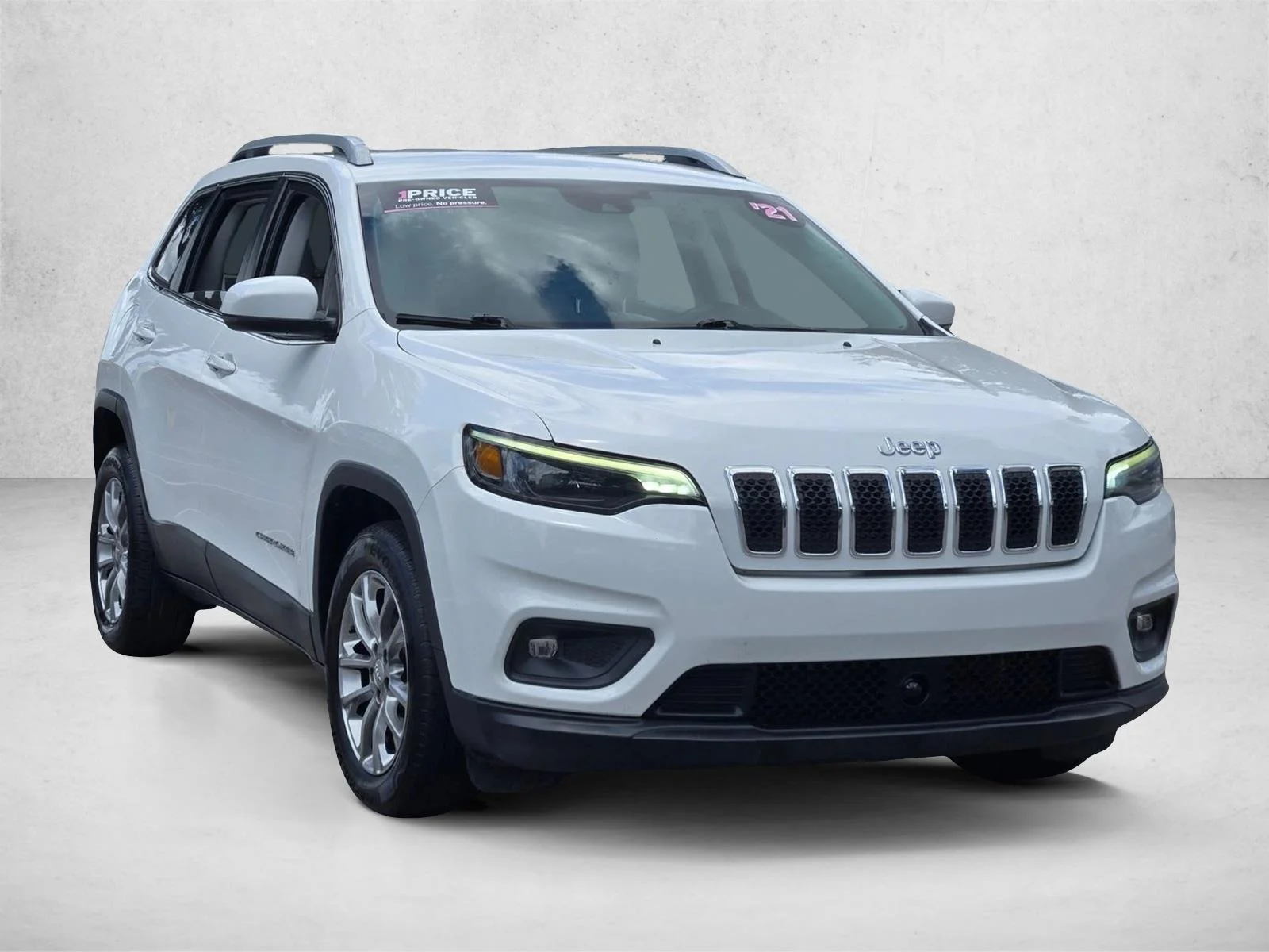 Used 2021 Bright White Clearcoat Jeep Latitude Lux image 3