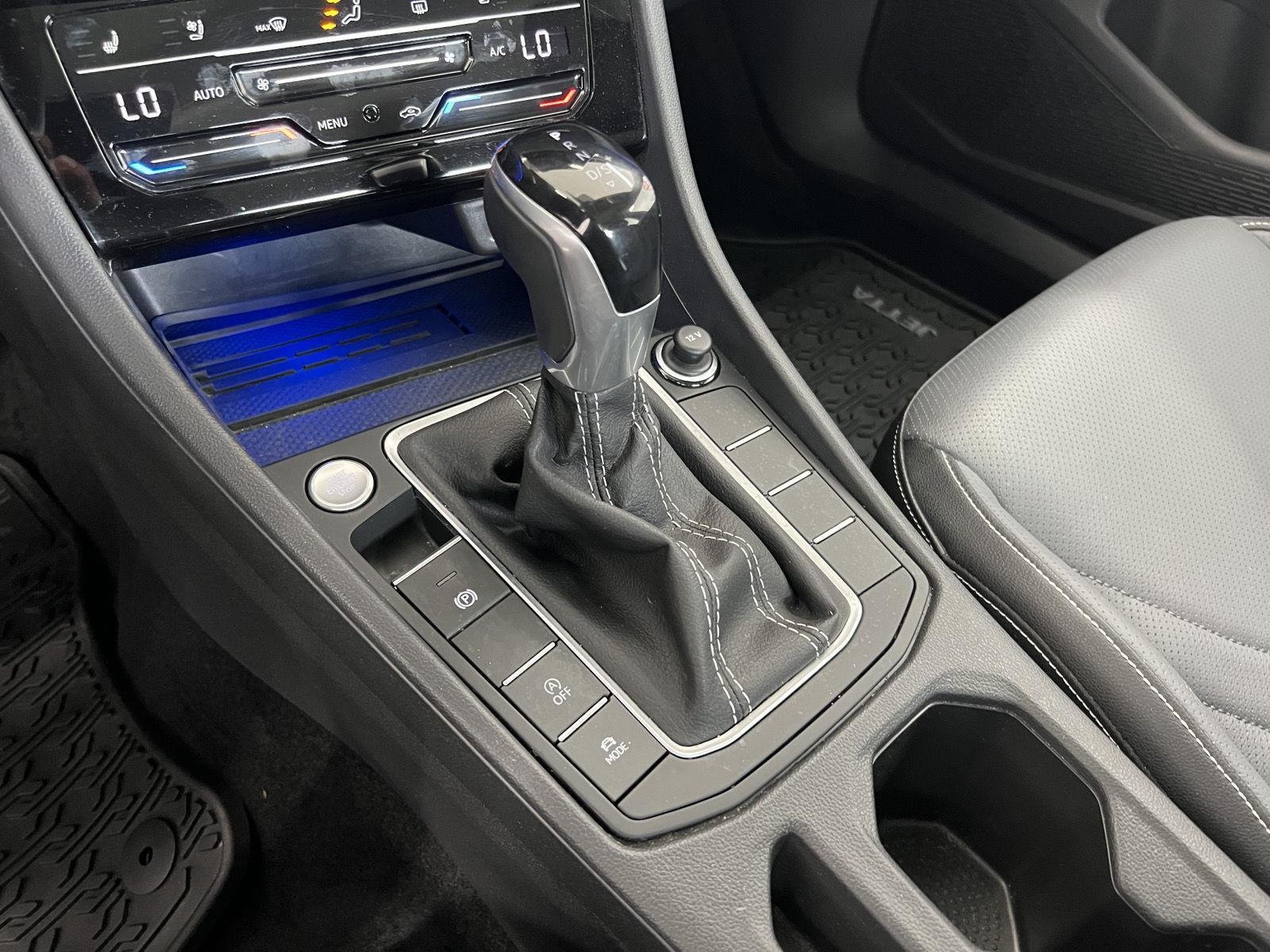 2025 Volkswagen Jetta SEL - Photo 19