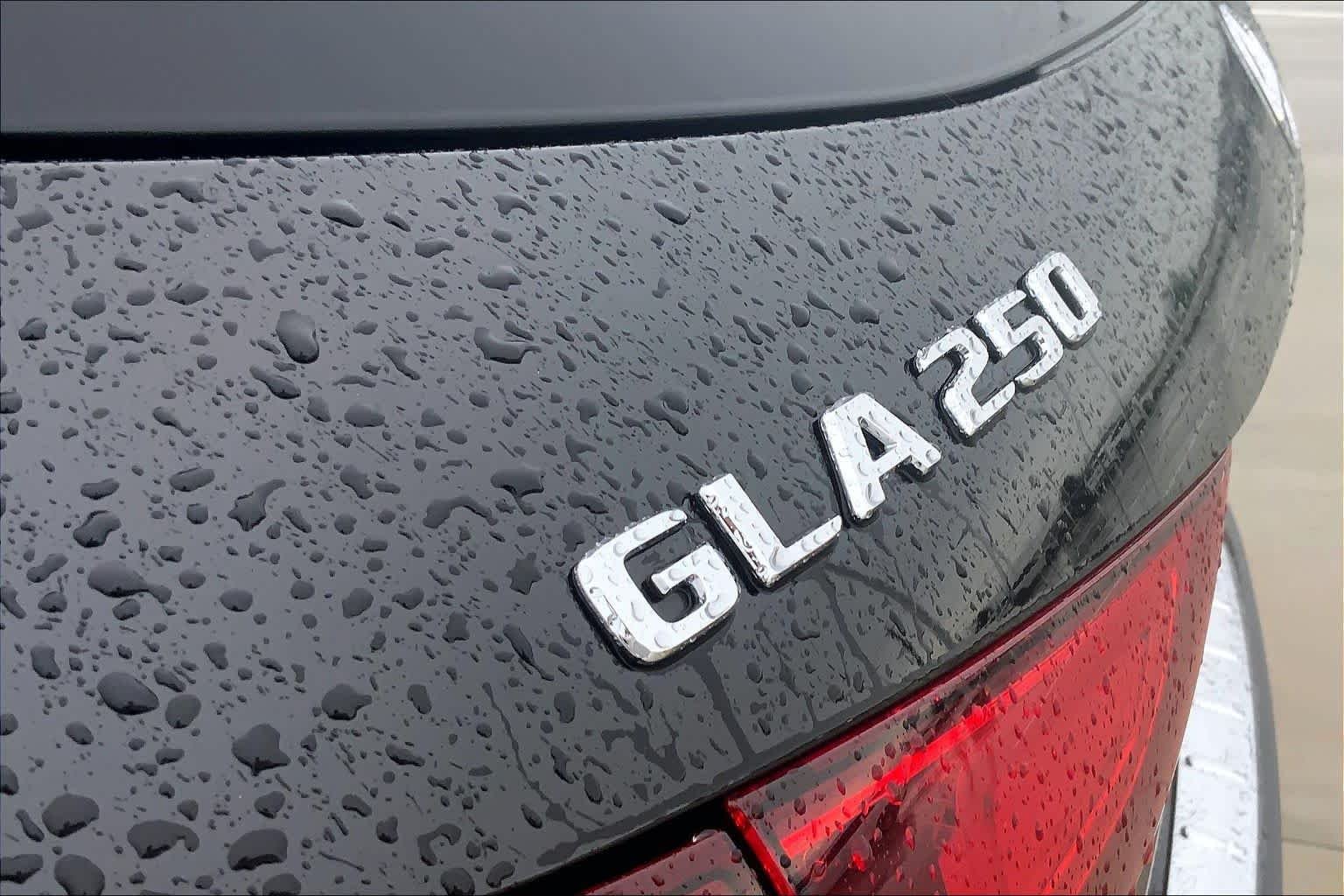 Used 2021 Night Black Mercedes-Benz GLA 250 image 28