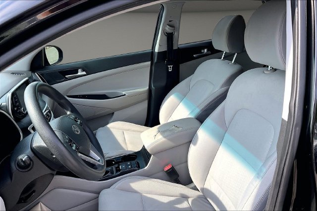 Used 2020 Black Hyundai SE image 22