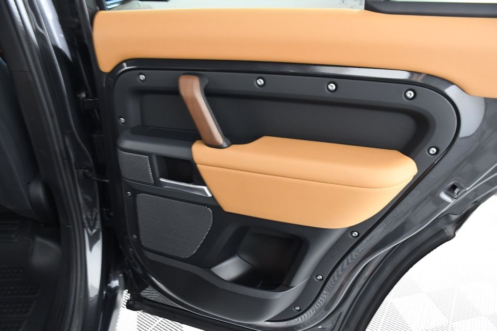 Used 2024 Santorini Black Metallic Land Rover X image 21
