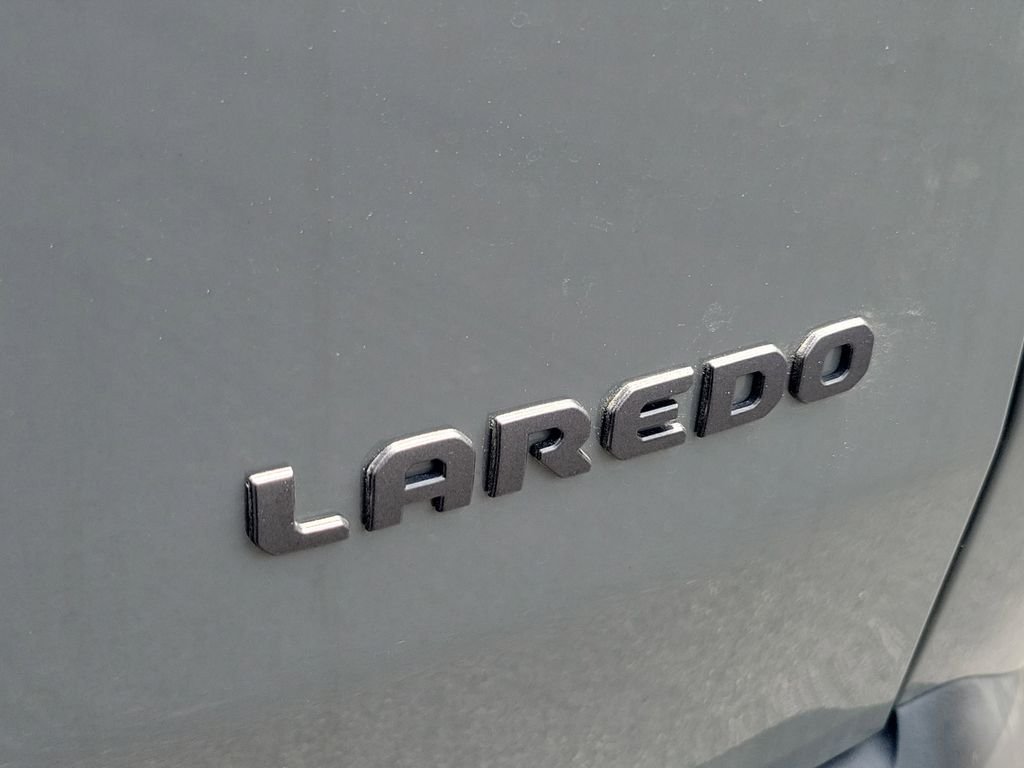 New 2026 Sting-Gray Clearcoat Jeep Laredo image 4