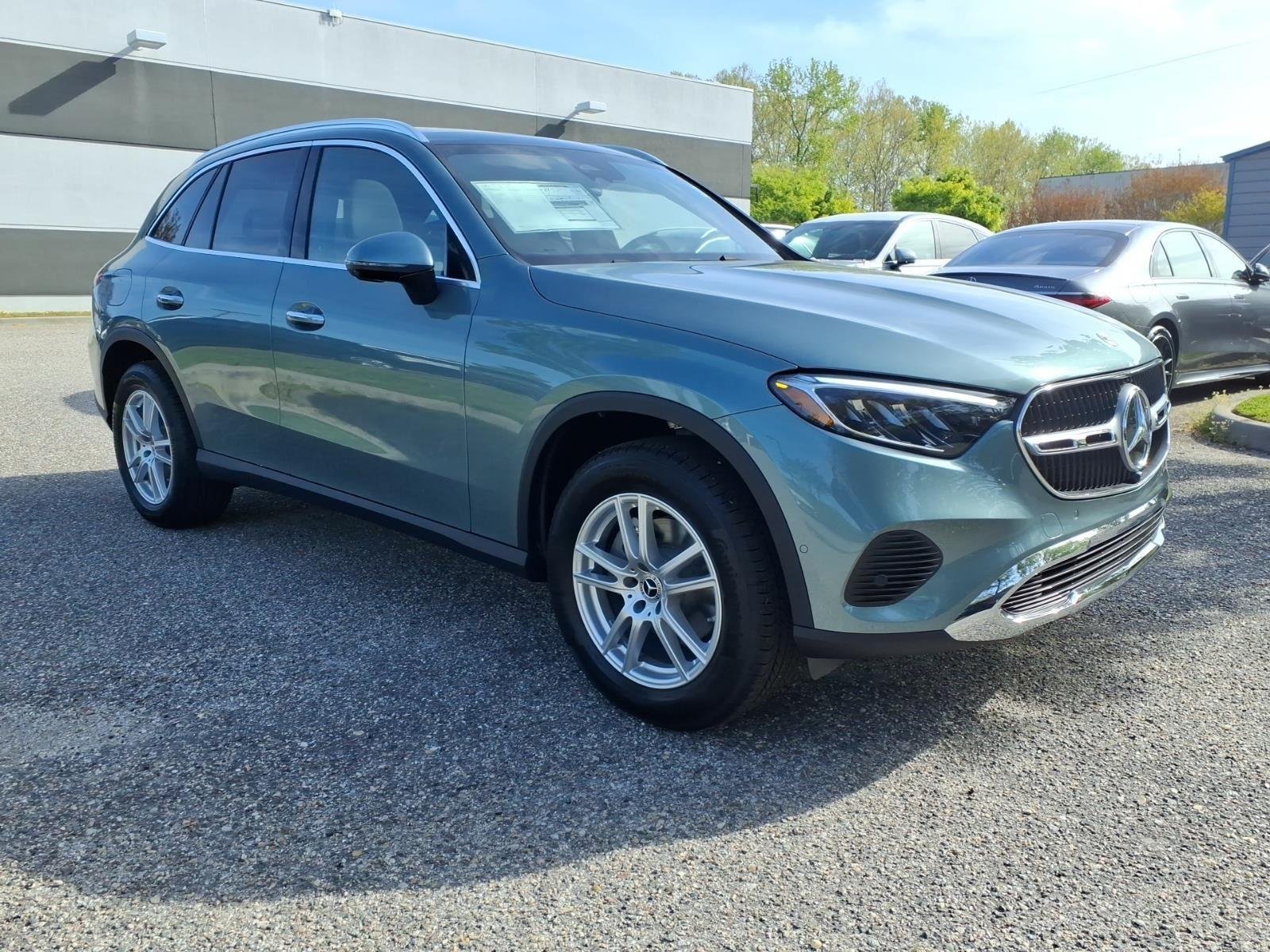 New 2026 SILVER Mercedes-Benz GLC 300 image 4