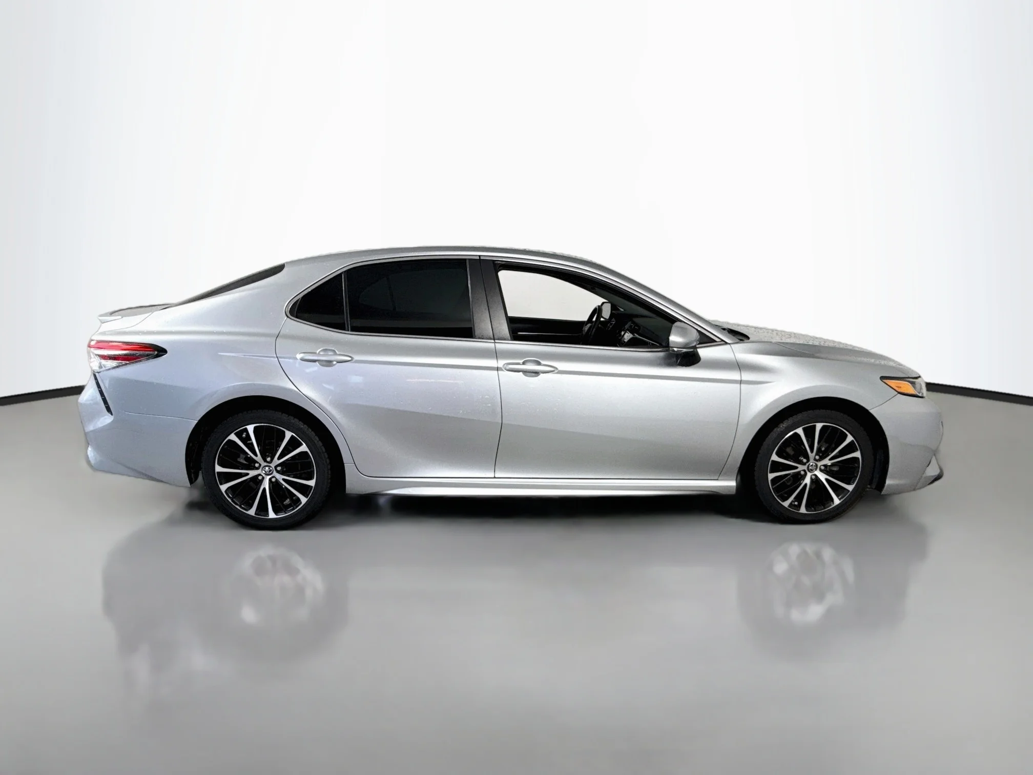Used 2018 Celestial Silver Metallic Toyota SE image 8