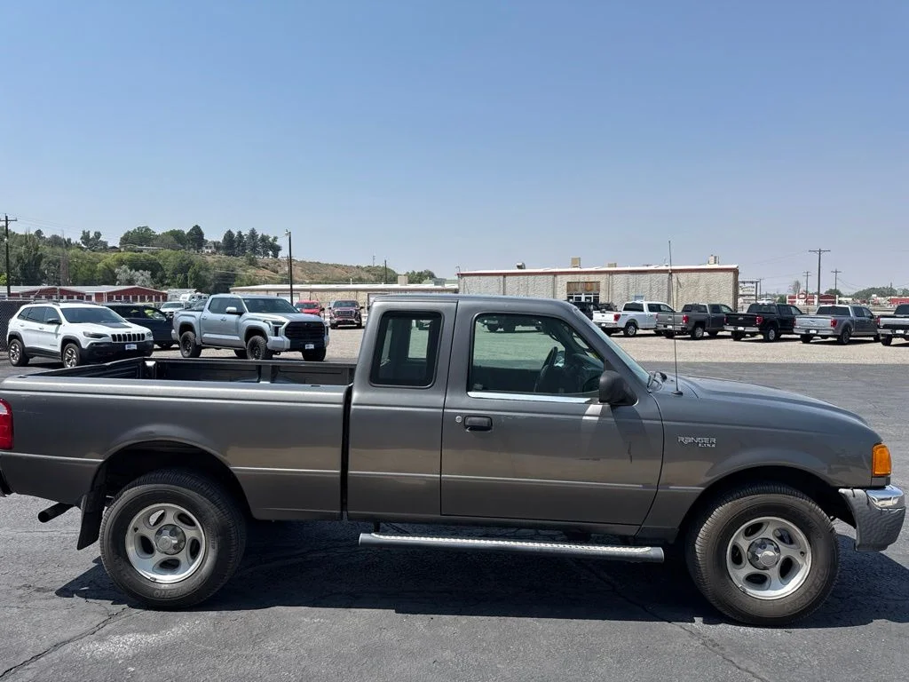Used 2005 Gray Ford XLT image 2