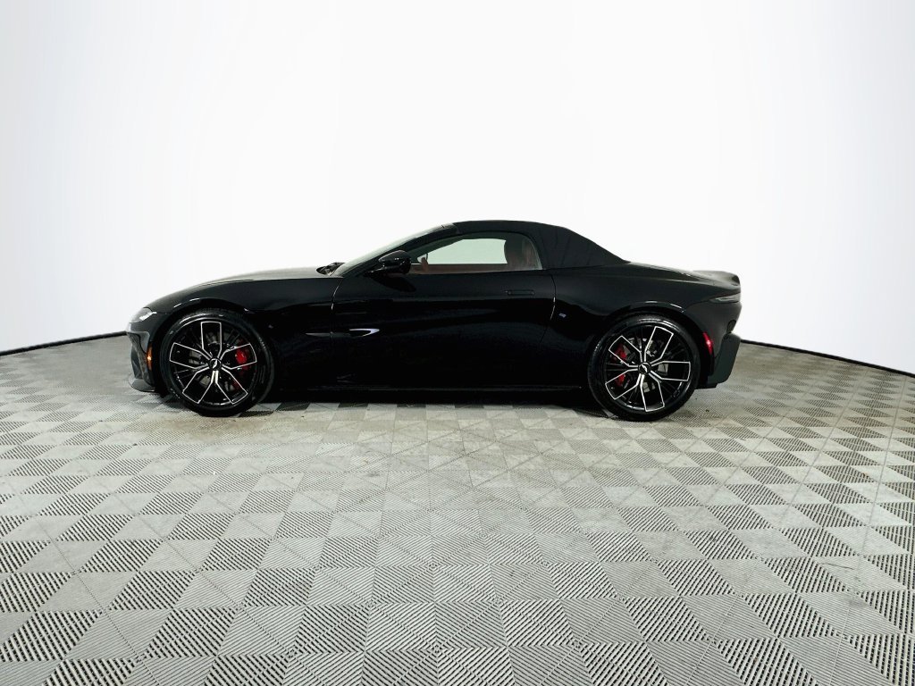 Used 2022 Black Aston Martin Base image 32