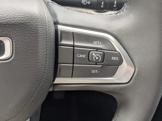 Used 2024  Jeep Latitude image 29