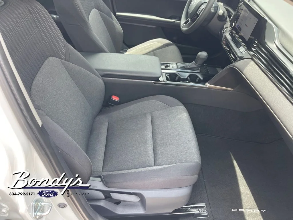 2025 Toyota Camry LE - Photo 18