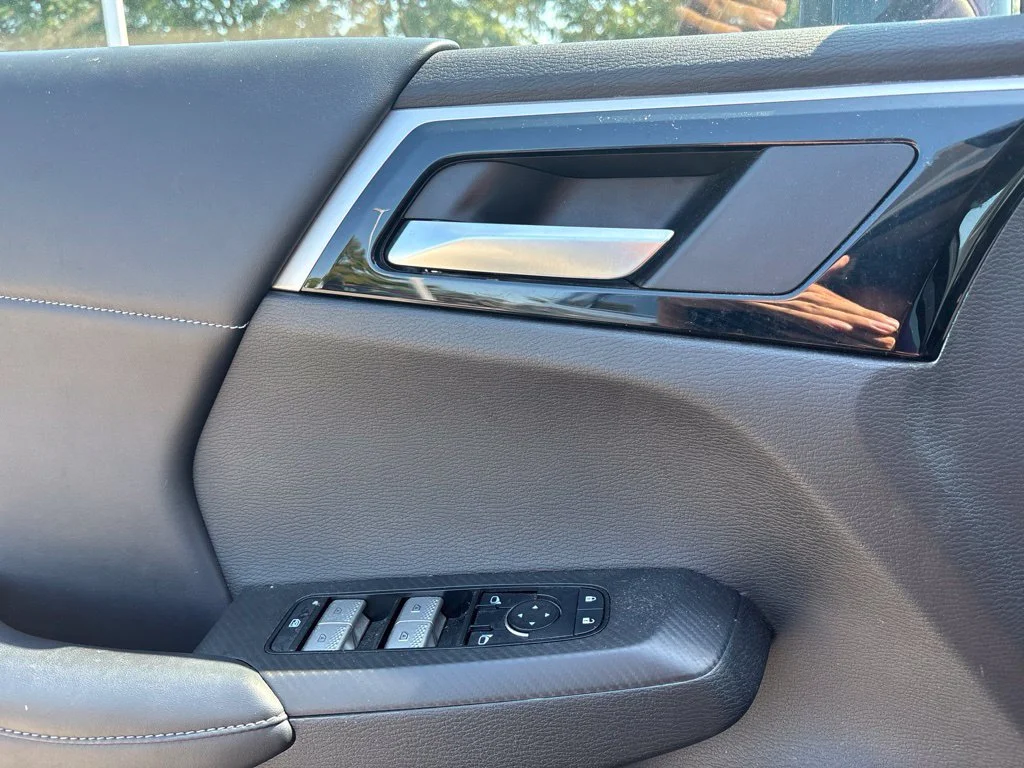 Used 2022 Silver Mitsubishi  image 14