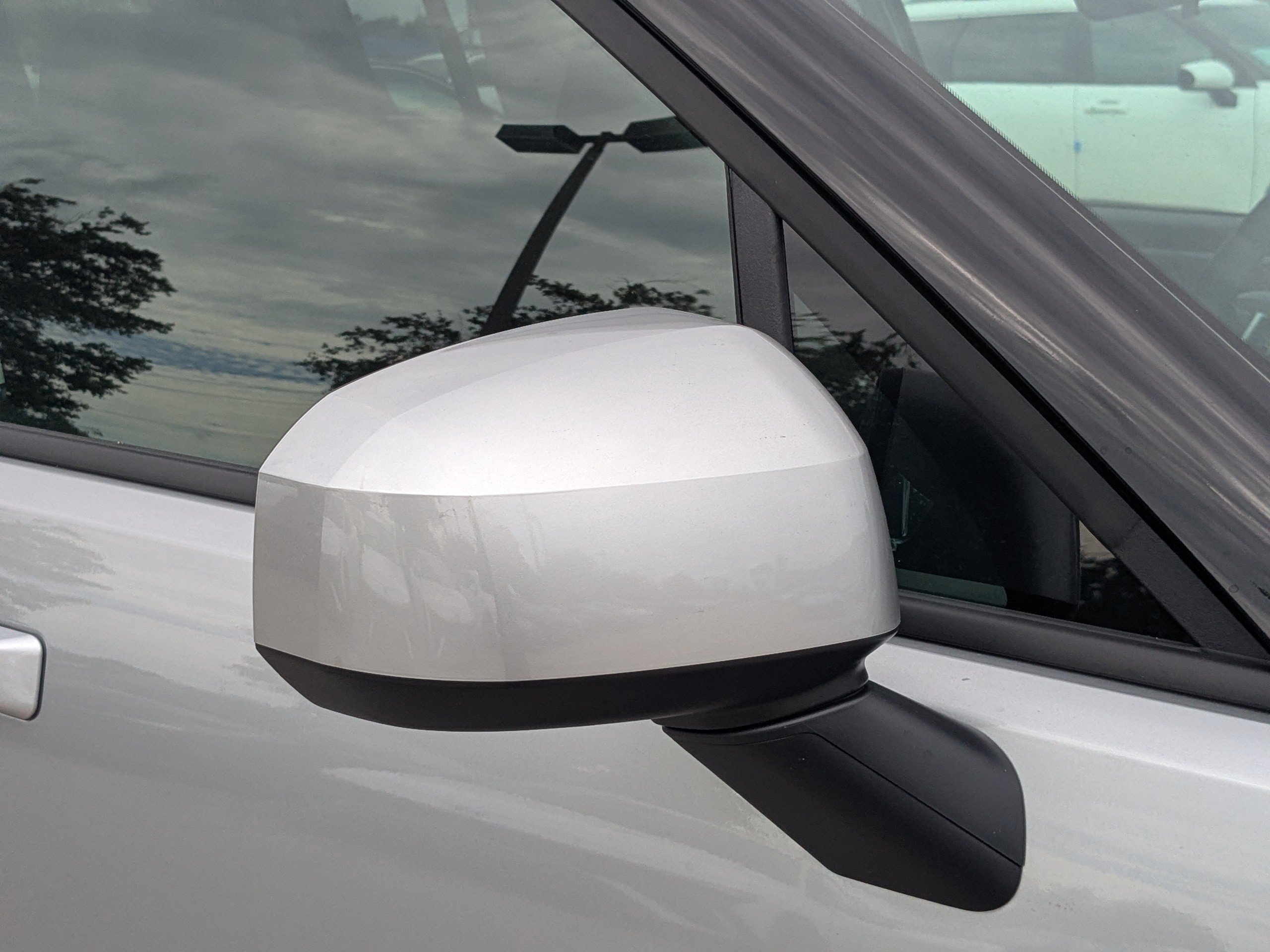 New 2027 Shimmering Silver Hyundai SE FWD image 11