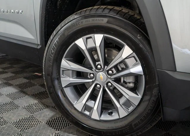 2027 Chevrolet Equinox LT - Photo 8