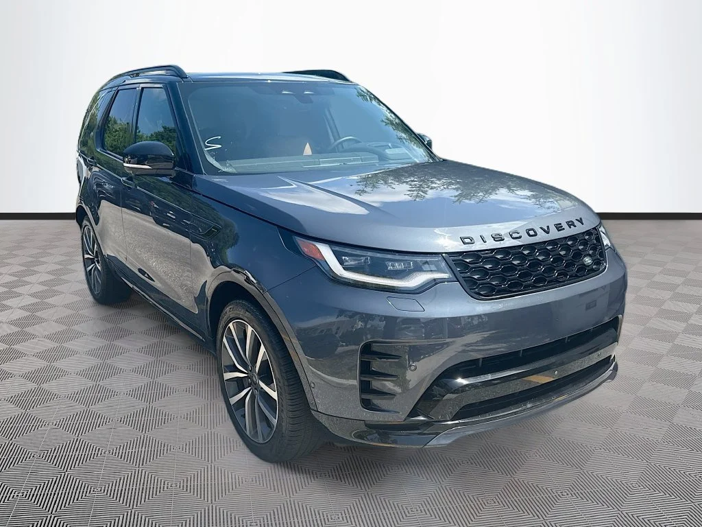 Used 2024  Land Rover Dynamic SE image 4