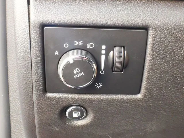Used 2019 Red Jeep Limited image 18