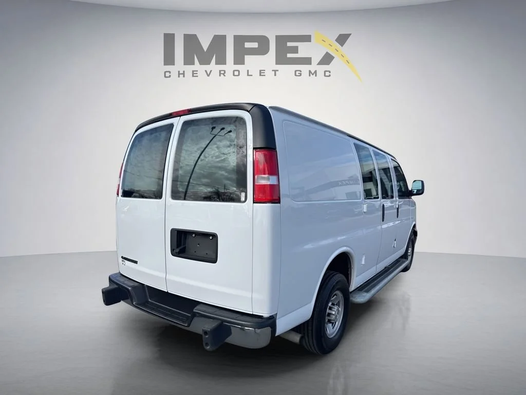 Used 2024 Summit White Chevrolet WT image 5