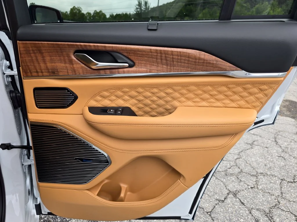 New 2027 White/off-white Jeep Summit image 38