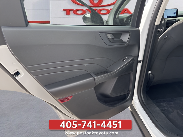 Used 2022 White Ford SE image 23