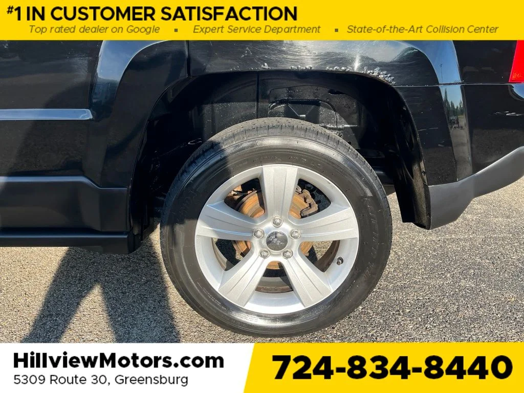 Used 2015 Black Clearcoat Jeep Latitude image 10