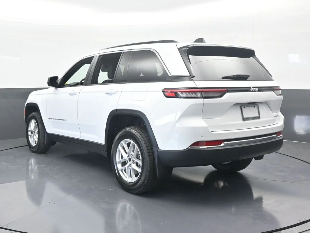 Used 2025 Bright White Clearcoat Jeep Laredo X image 4