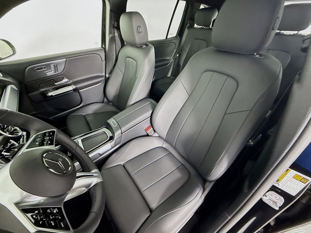 Used 2025 Black Mercedes-Benz GLB 250 image 5