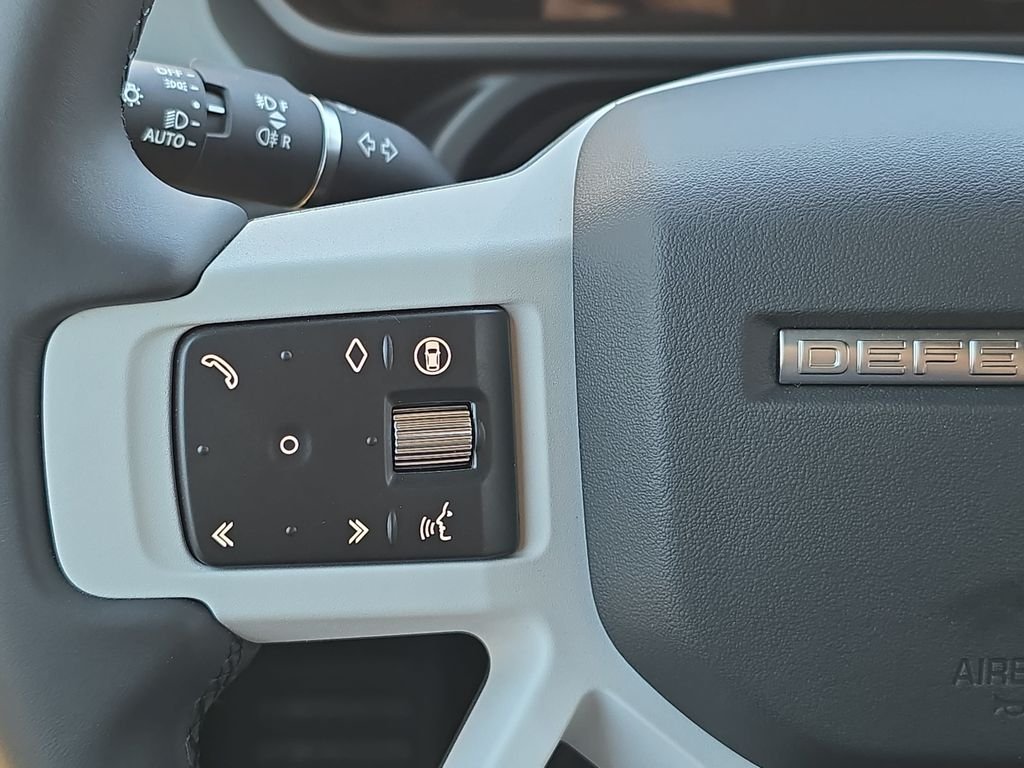 New 2026 Santorini Black Land Rover X-Dynamic SE image 18