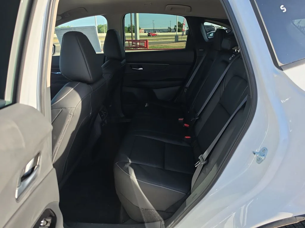 New 2026 Everest White Pearl TriCoat Nissan SV image 25