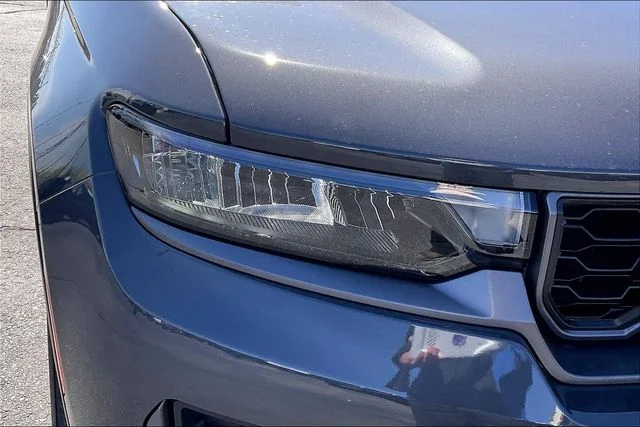 New 2026 Baltic Gray Metallic Clear-Coat Exterior Paint Jeep Laredo Altitude image 34