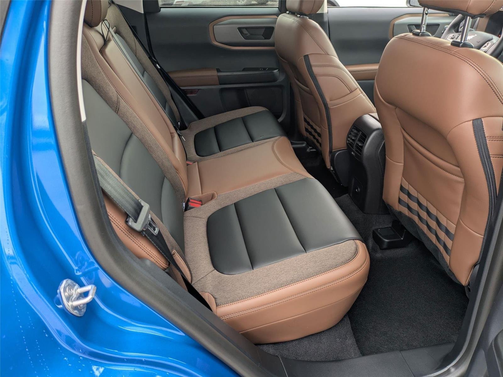 New 2025 Velocity Blue Metallic Ford Outer Banks® image 30