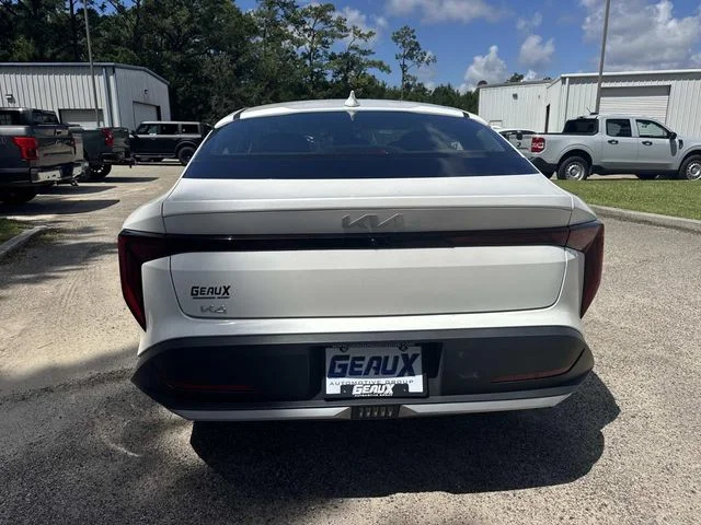 Certified Used 2025 Snow White Pearl Kia LXS image 13