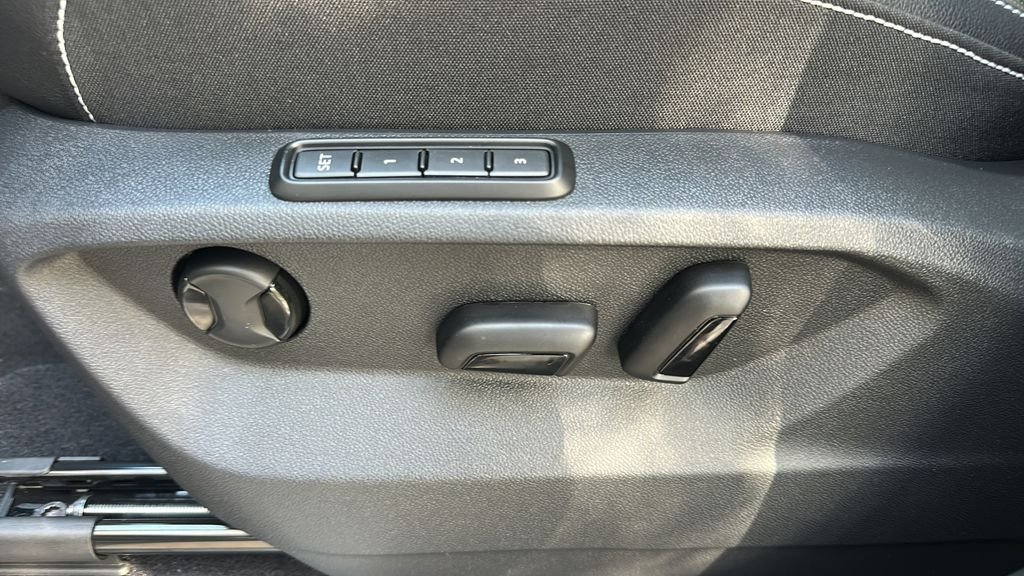New 2026 Silver Mist Metallic Volkswagen 2.0T SEL image 18
