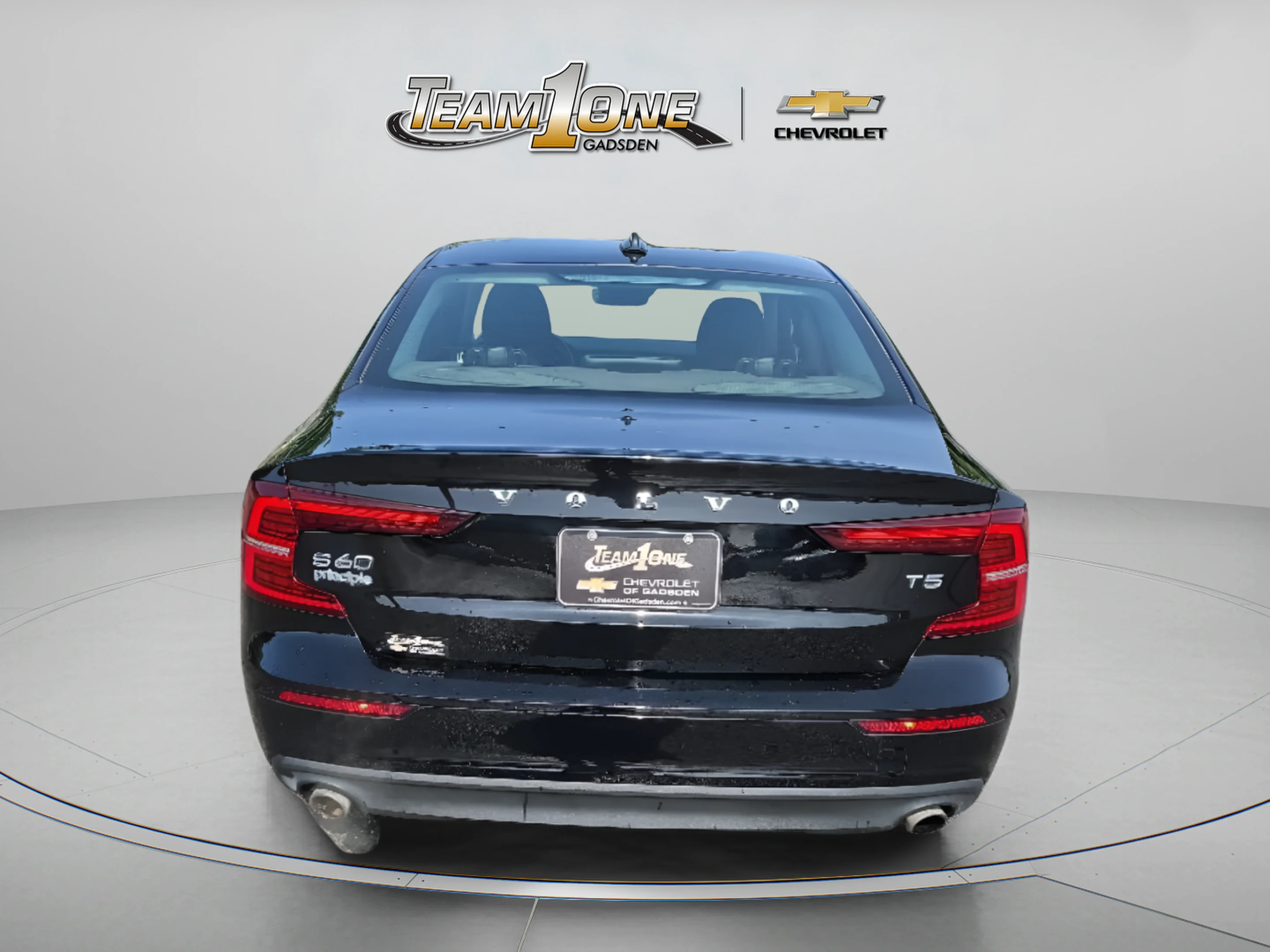 Used 2020 Black Volvo Momentum image 6