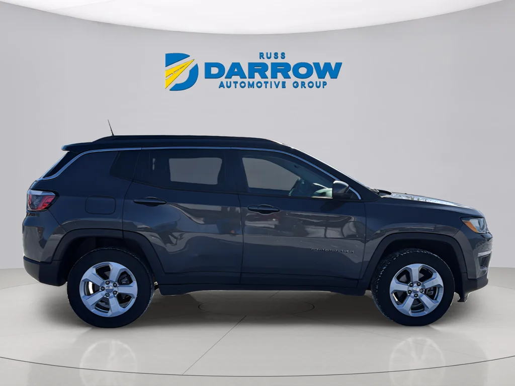 Used 2018 Gray Jeep Latitude image 6