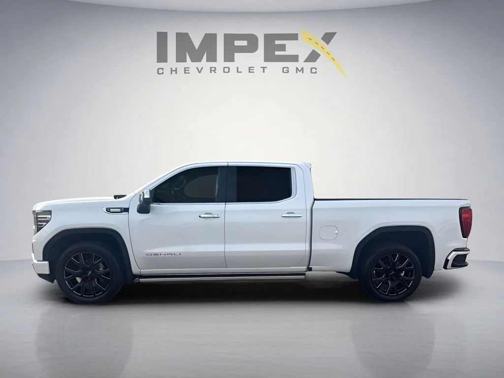 Used 2022 WHITE FROST TRICOAT GMC Denali image 2