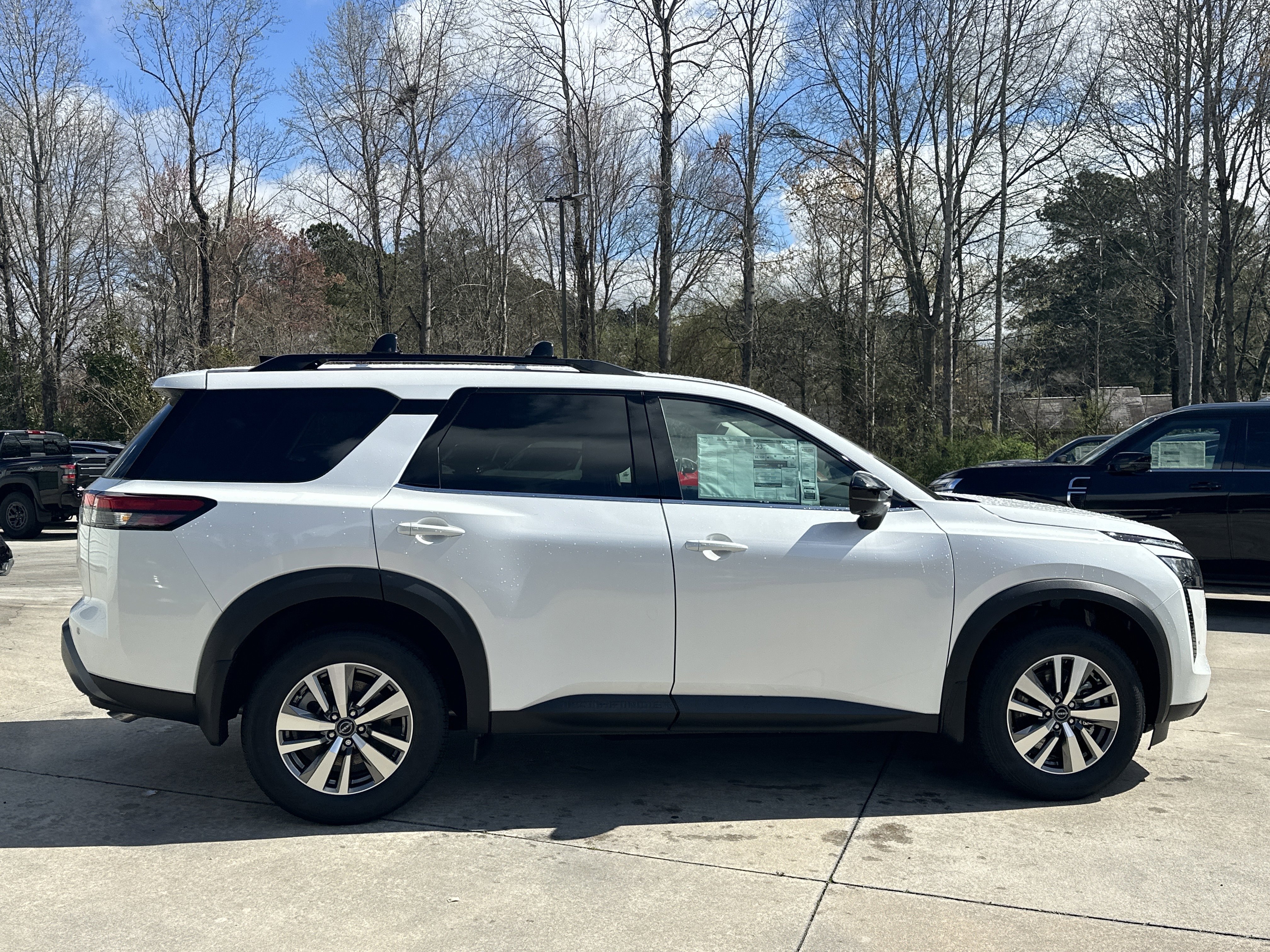 New 2026 Everest White Pearl Tricoat Nissan SL image 9