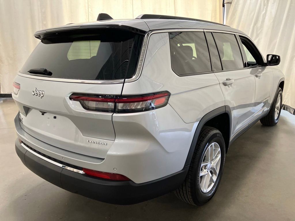 New 2026 Silver Zynith Exterior Paint Jeep Laredo X image 28
