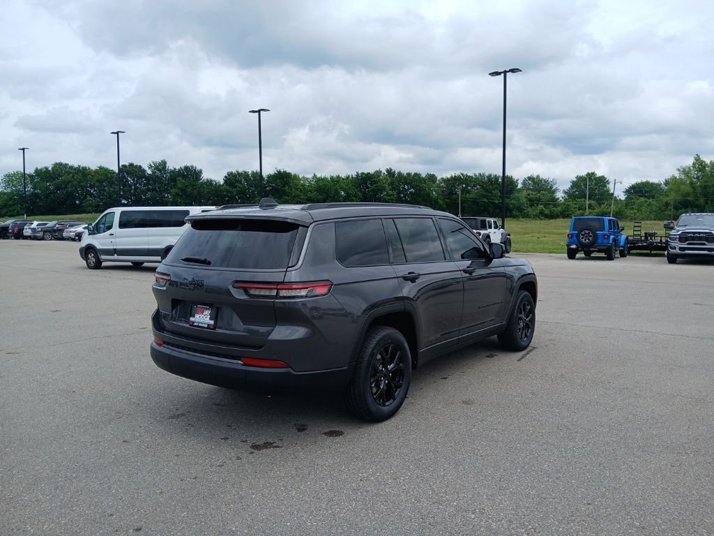 New 2026 Baltic Gray Metallic Clear-Coat Exterior Paint Jeep Laredo image 8