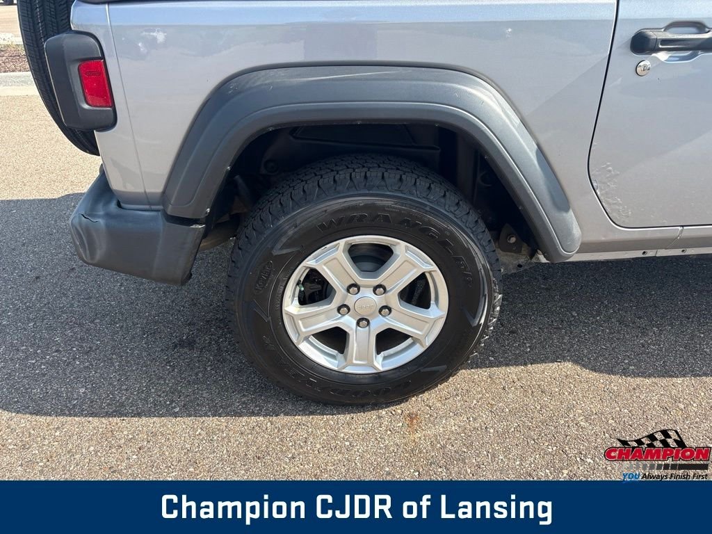 Used 2019 Silver Jeep Sport S image 30