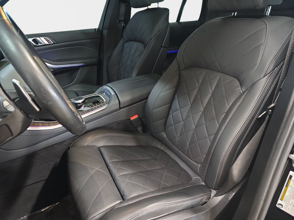 Certified Used 2025 Black Sapphire Metallic BMW sDrive40i image 17