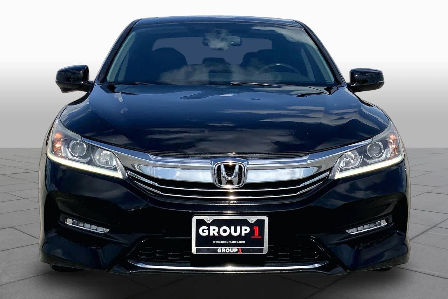 Used 2017 Crystal Black Pearl Honda EX-L image 4