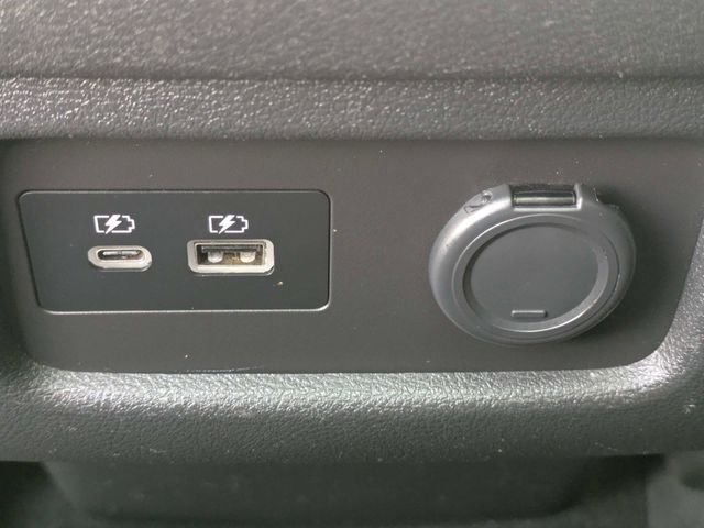 Used 2023 White INFINITI LUXE image 15