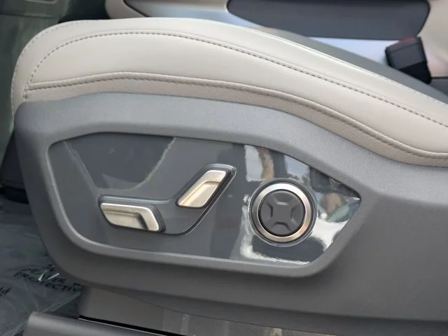 New 2026 Ocean Blue Kia Wind AWD image 22