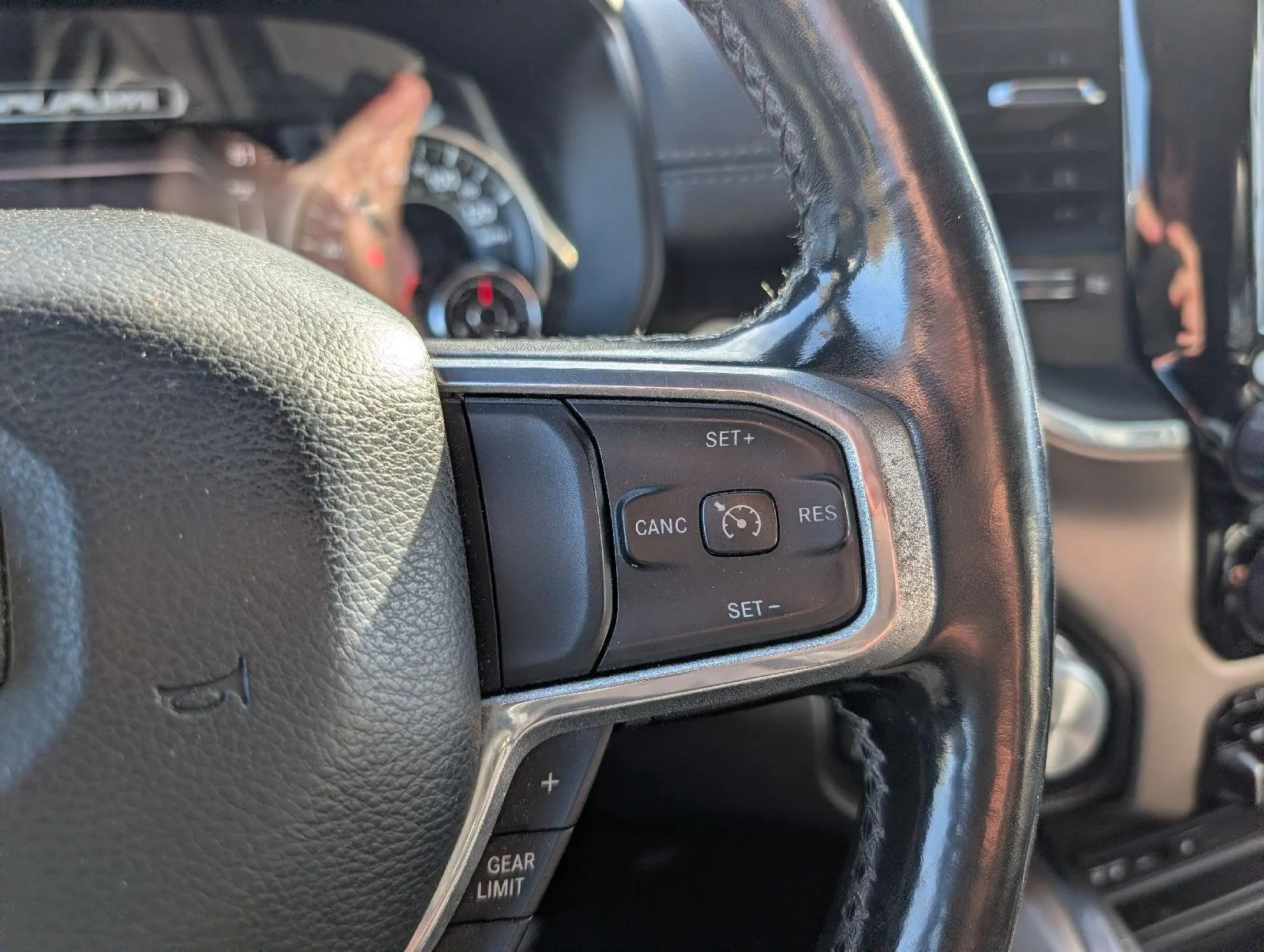 Used 2019 Delmonico Red Pearlcoat Ram Laramie image 14