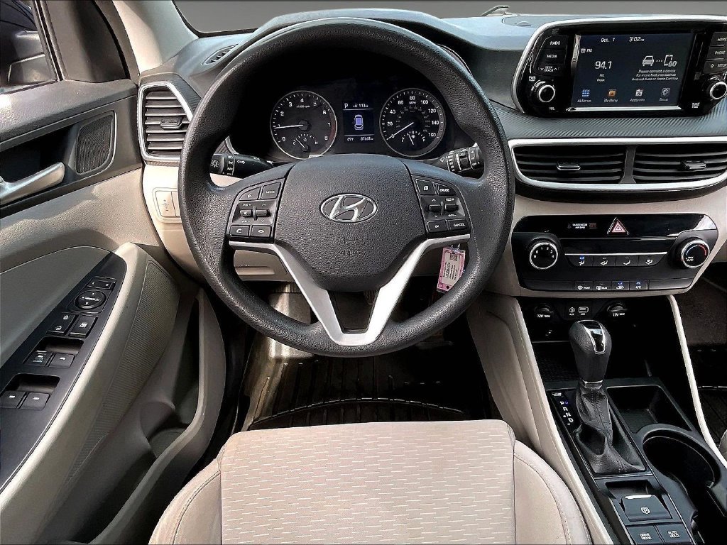 Used 2019 Black Noir Pearl Hyundai SE image 16