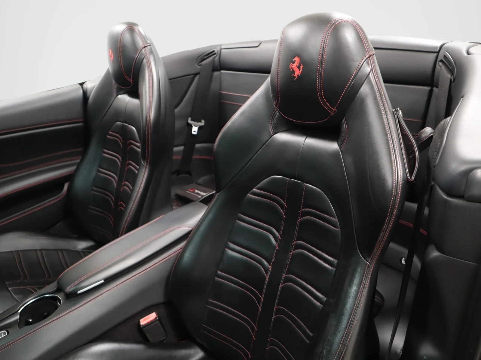 2016 Ferrari California T Base - Photo 17