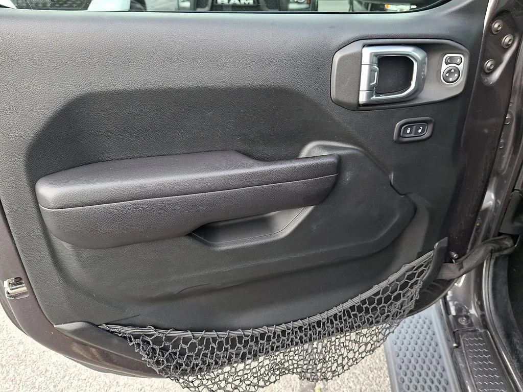 Used 2018 Granite Crystal Clearcoat Metallic Jeep Unlimited Rubicon image 13