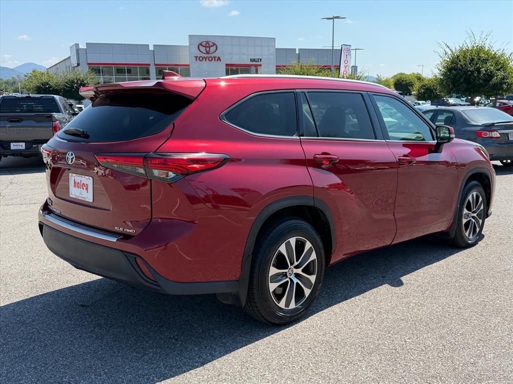 Used 2022 Red Toyota XLE image 4