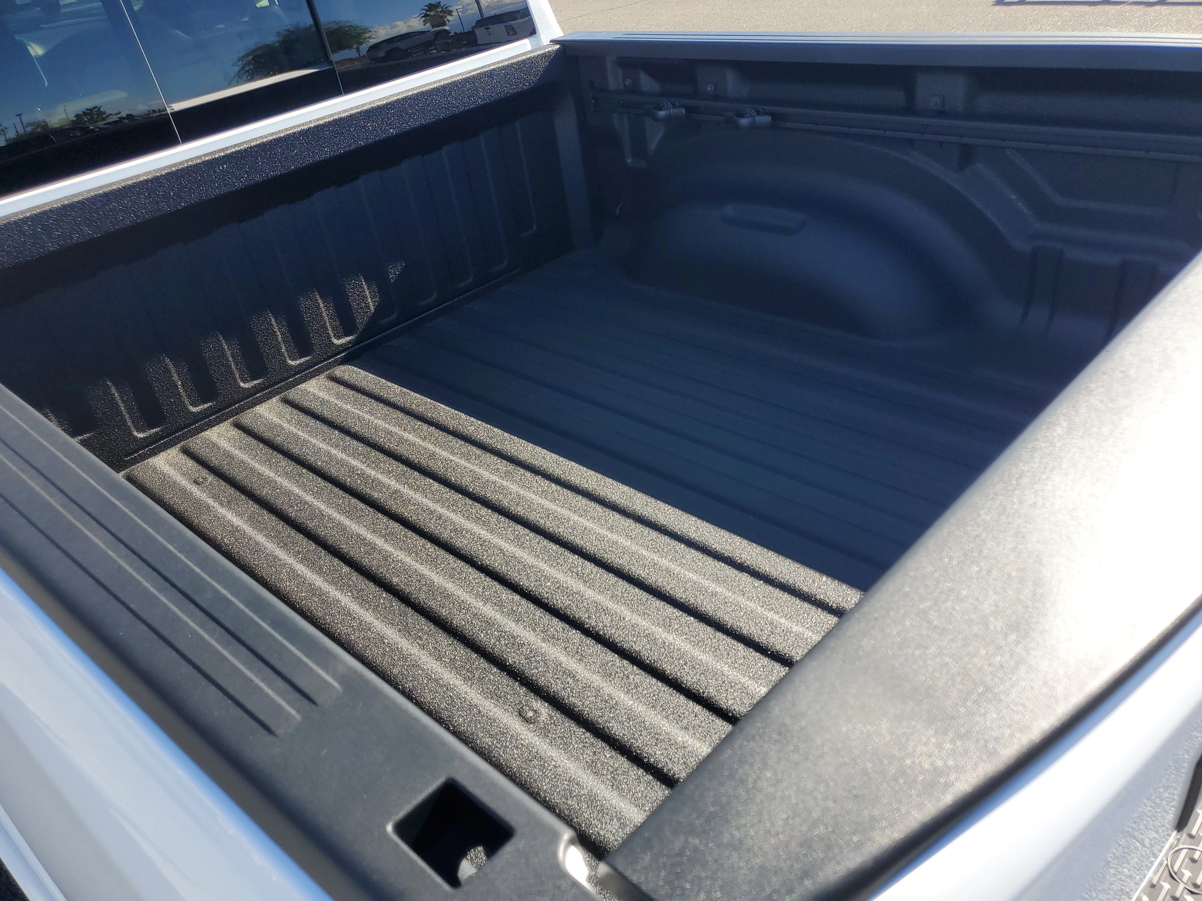 New 2026 Bright White Clear-Coat Exterior Paint RAM Laramie image 27