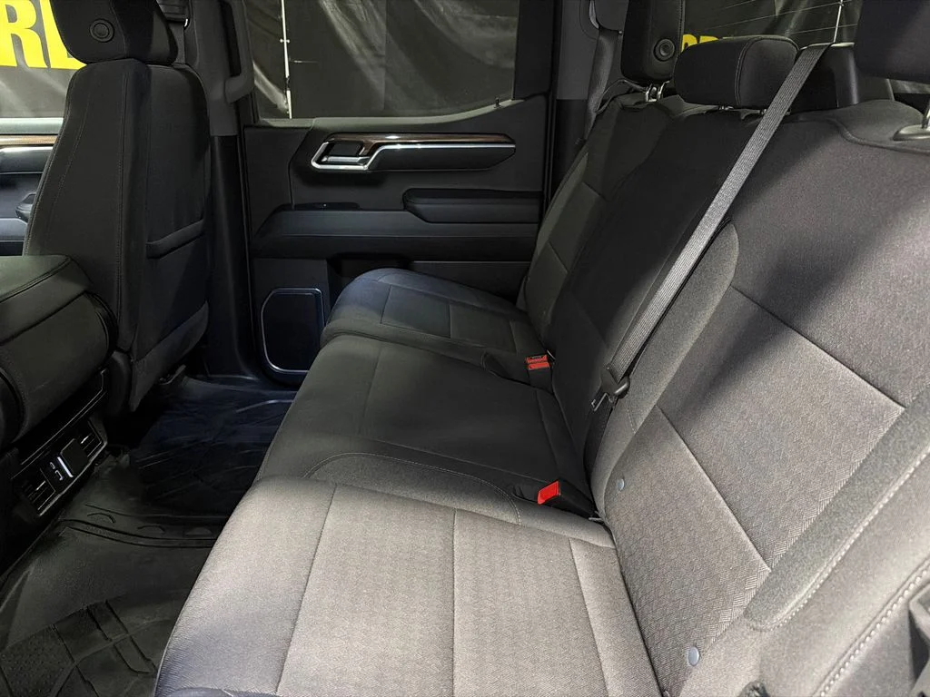 Used 2025 Summit White Chevrolet LT image 16