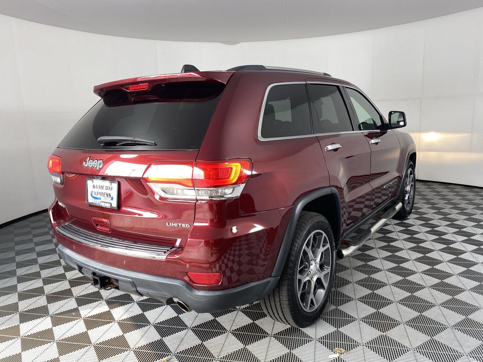 Used 2019 Velvet Red Pearlcoat Jeep Limited image 9